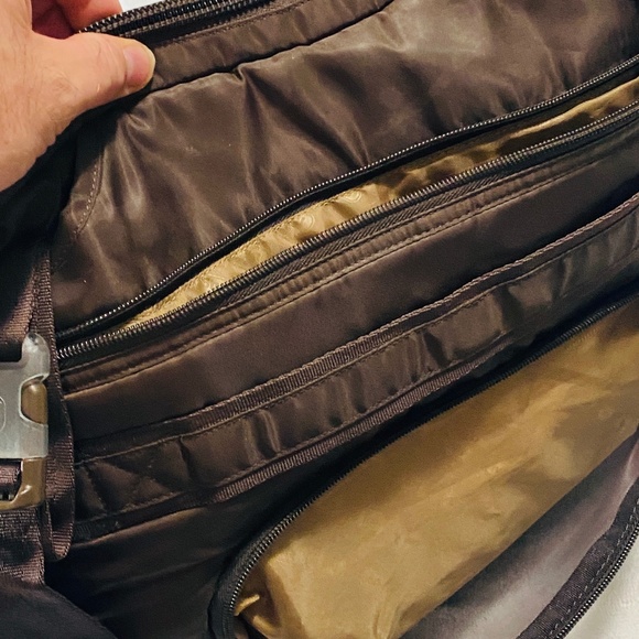 LUG Hula Hoop Diaper / Duffle Bag with Shoulder Straps - Chocolate Brown - Picture 9 of 16